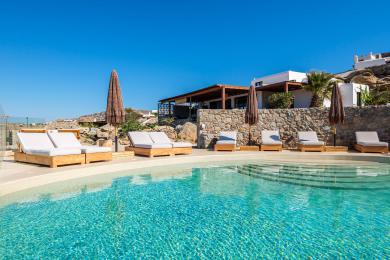 Luxury 4-Bedroom Villa with Infinity Pool & Sunset Views